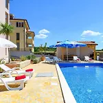Apartman Stancija Amorozo 5 - 1 *