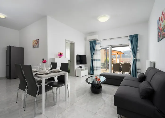 Stancija Amorozo 5 - 1 *