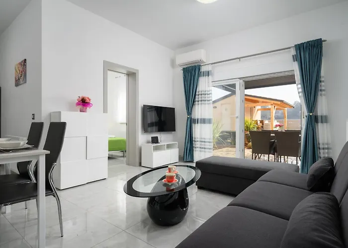 Stancija Amorozo 5 - 1 Poreč